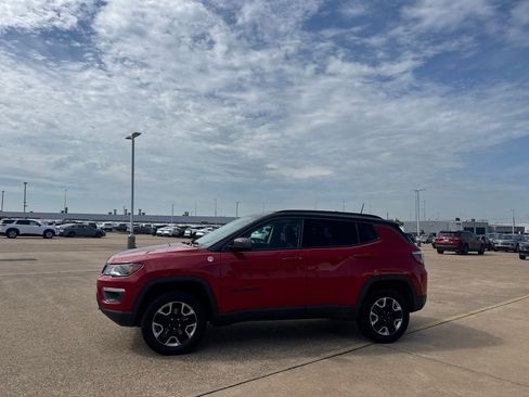 Used 2018 Jeep Compass Trailhawk w/ Leather Interior Group AWD/4WD image 11