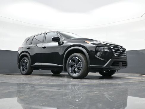 Used 2025 Nissan Rogue SV w/ SV Premium Package FWD image 13