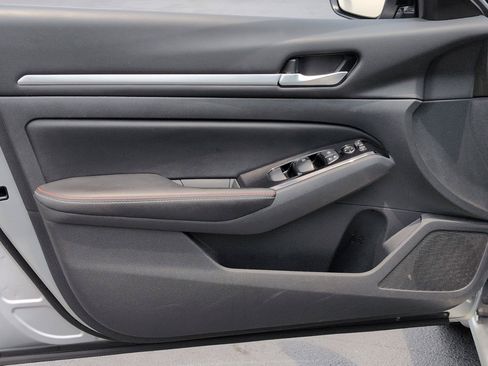 Used 2024 Nissan Altima 2.5 SR w/ SR Premium Package FWD image 12