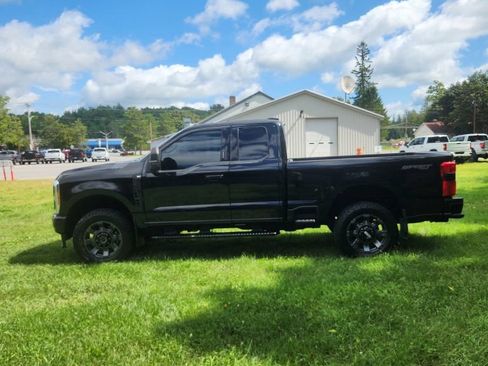 Used 2023 Ford F250 XLT w/ XLT Premium Package AWD/4WD image 2