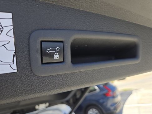 Used 2024 Toyota Sienna XLE image 32