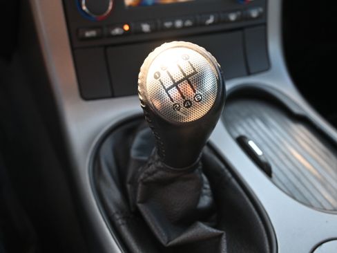 Used 2006 Chevrolet Corvette Coupe w/ Performance Package image 24