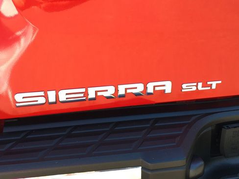 Used 2013 GMC Sierra 1500 SLT w/ All-Terrain Package AWD/4WD image 6