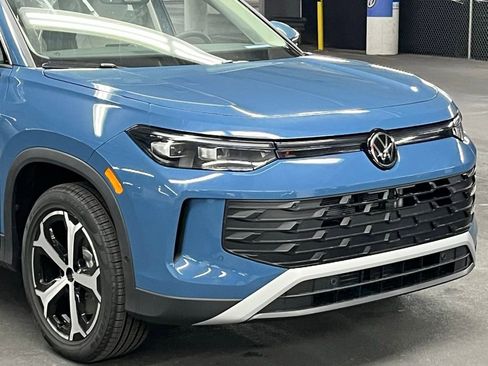 New 2025 Volkswagen Tiguan SE image 42