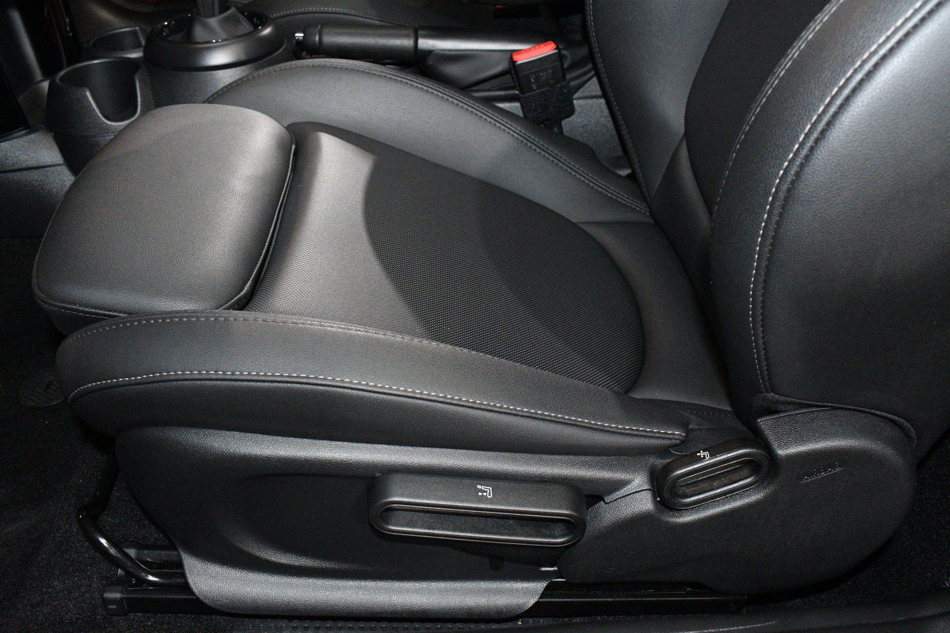 Used 2024 MINI Cooper S FWD image 13