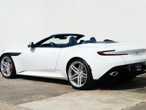Used 2025 Aston Martin DB12 Convertible RWD image 10