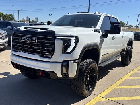 Used 2024 GMC Sierra 2500 AT4 w/ AT4 Premium Plus Package AWD/4WD image 10