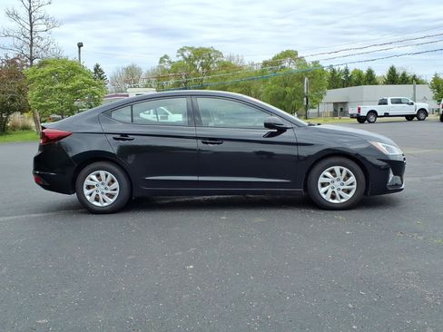 Used 2019 Hyundai Elantra SE w/ Cargo Package FWD image 12