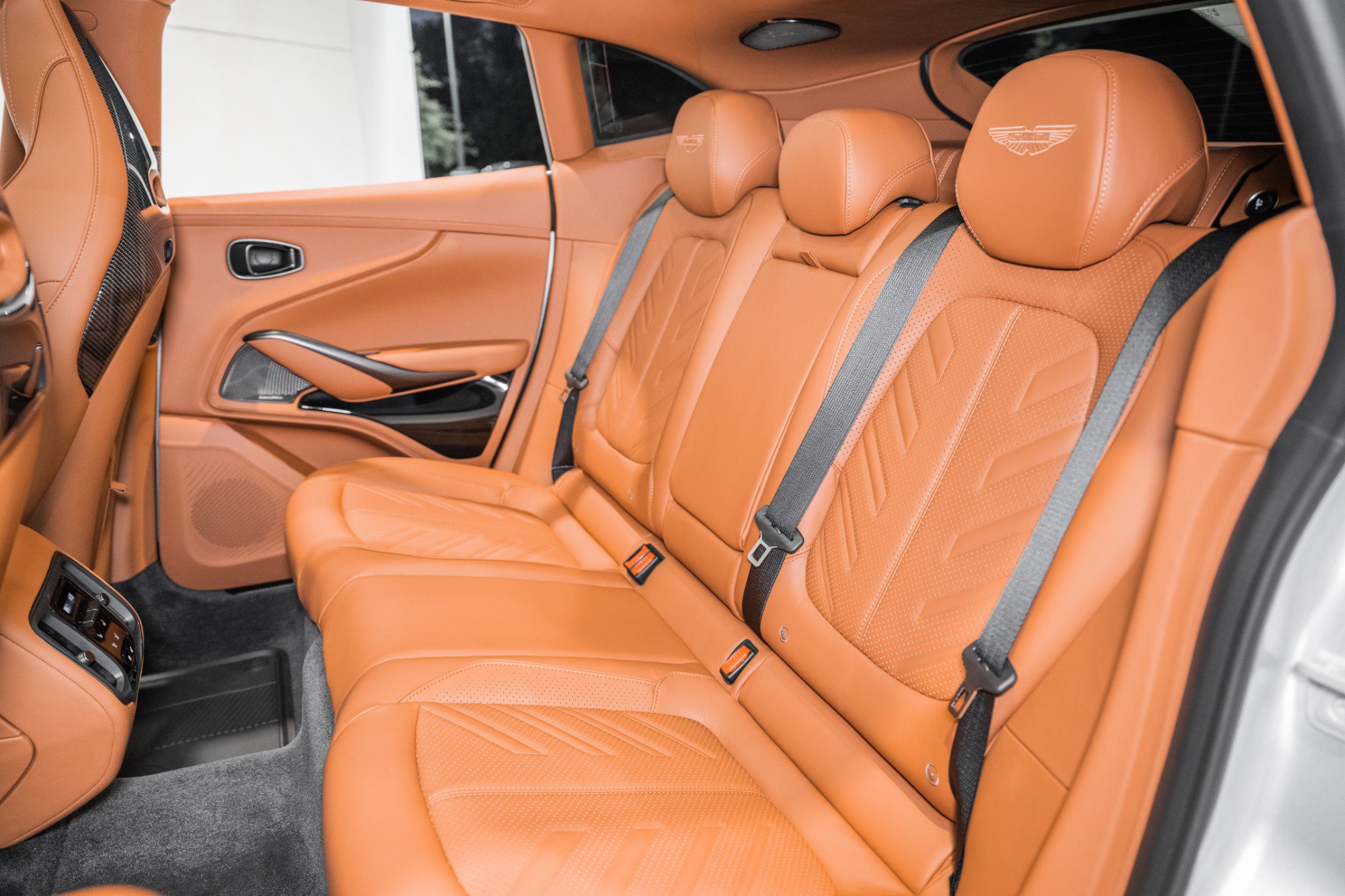 Used 2026 Aston Martin DBX S AWD/4WD image 16