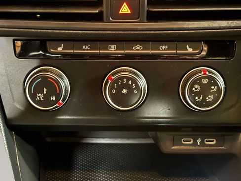 Used 2024 Volkswagen Jetta Sport image 43