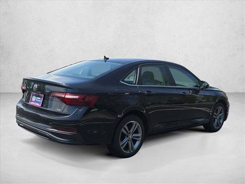 Used 2024 Volkswagen Jetta SE FWD image 4