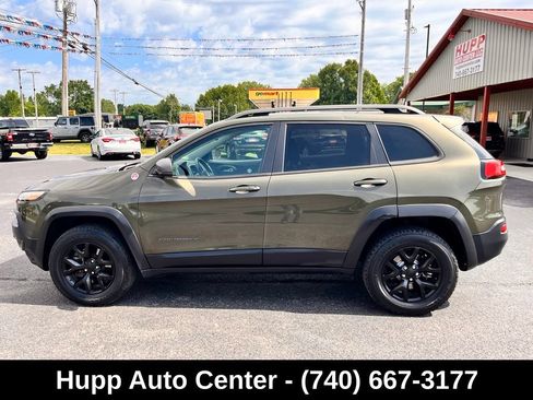 Used 2016 Jeep Cherokee Trailhawk w/ Comfort/Convenience Group AWD/4WD image 17