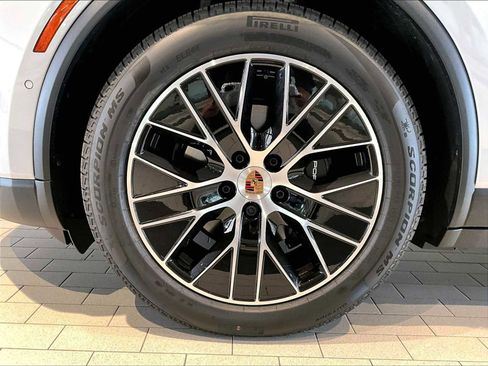 New 2026 Porsche Macan 4 Electric image 11