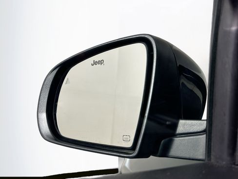 Used 2022 Jeep Compass Latitude FWD image 16