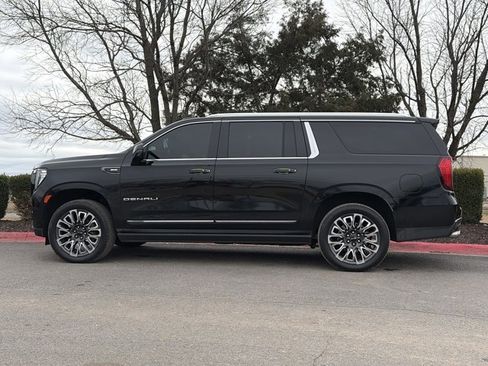 Used 2023 GMC Yukon XL Denali Ultimate image 8