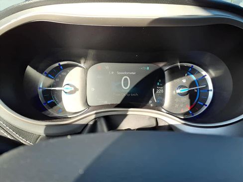 Used 2023 Chrysler Pacifica Touring-L w/ S Appearance Package image 26