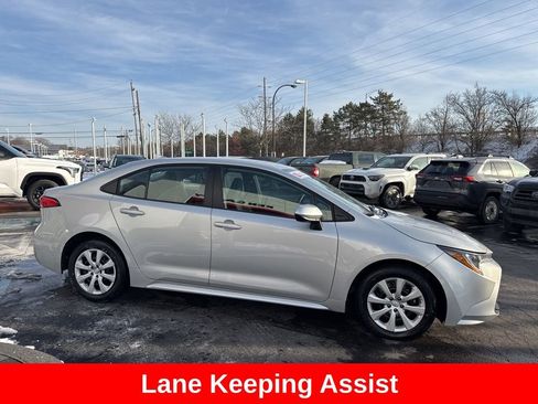 Certified 2025 Toyota Corolla LE image 9