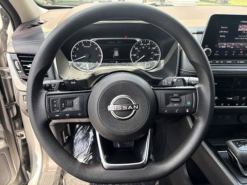 Used 2022 Nissan Rogue SV FWD image 17