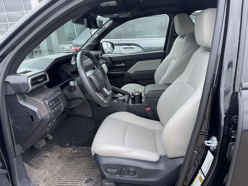 Used 2024 Toyota Tacoma Limited w/ Limited Package (LT) image 11