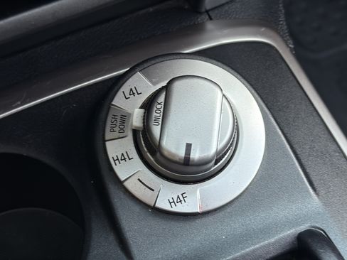 Used 2018 Toyota 4Runner Limited AWD/4WD image 33