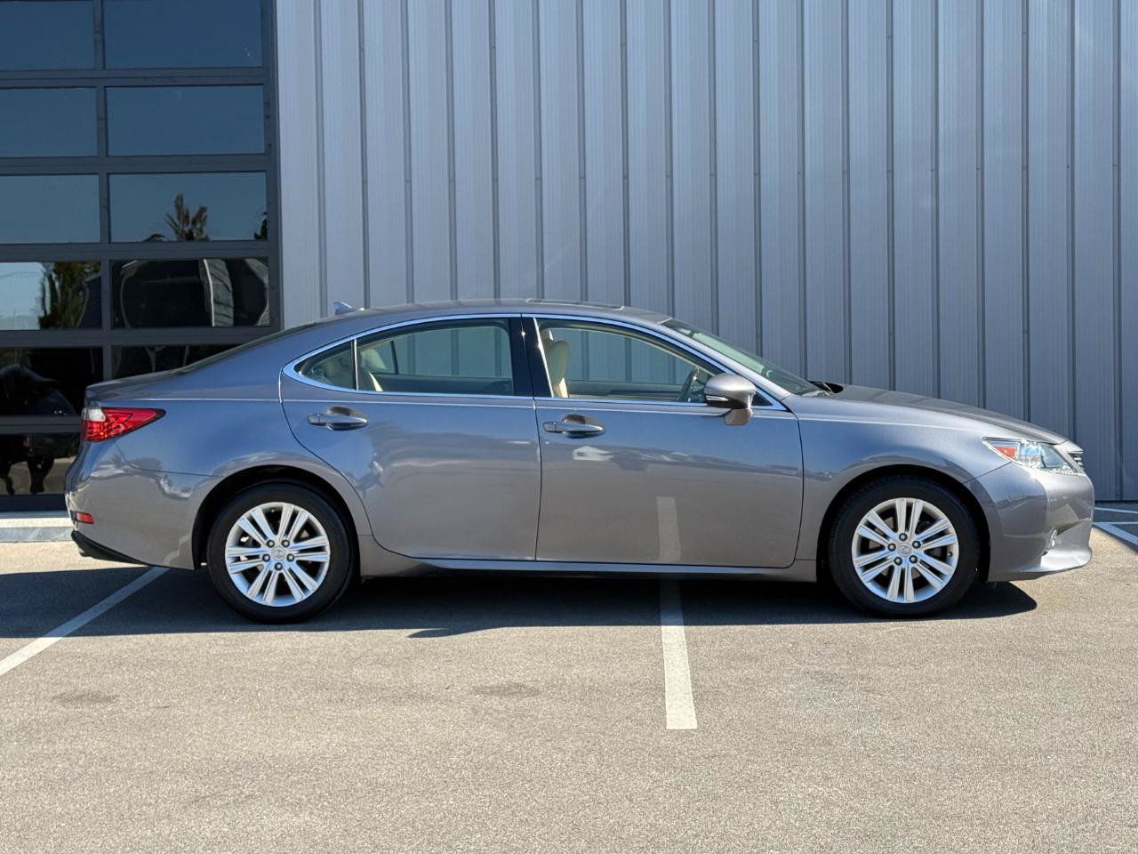Used 2013 Lexus ES 350 w/ Premium Pkg FWD image 4