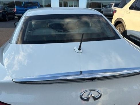 Used 2015 INFINITI Q60 Convertible w/ Premium Package image 8