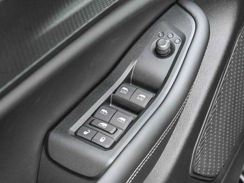 New 2025 Jeep Grand Cherokee Altitude image 18