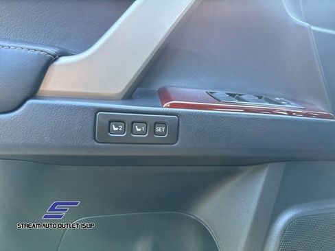 Used 2019 Lexus GX 460 image 32