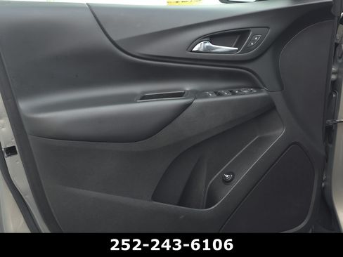 Used 2018 Chevrolet Equinox LT w/ Sun & Infotainment Package FWD image 25