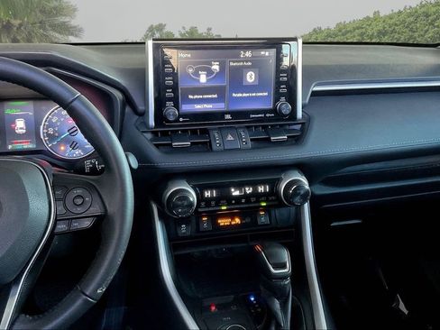 Used 2021 Toyota RAV4 XLE Premium image 9