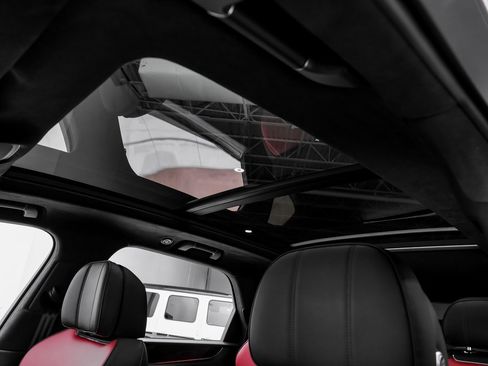 Used 2023 Bentley Bentayga V8 image 25