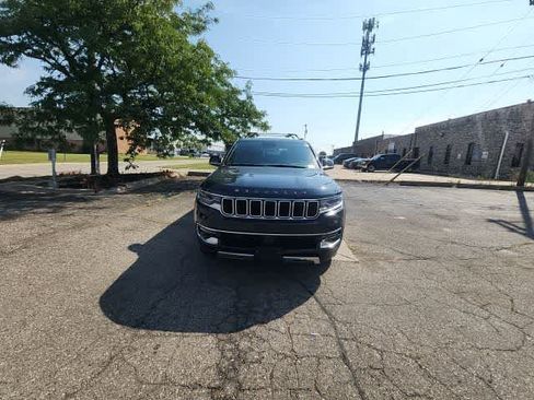 Used 2022 Jeep Wagoneer Series III w/ Premium Group I AWD/4WD image 4