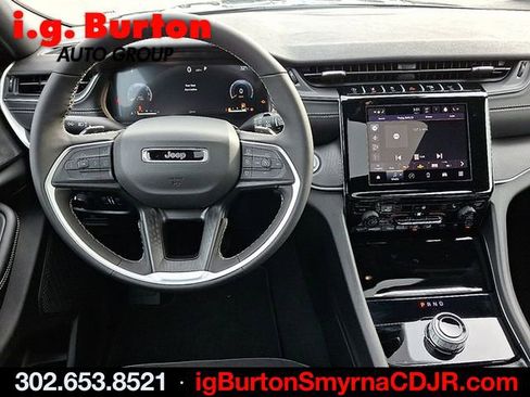 Used 2025 Jeep Grand Cherokee L Altitude AWD/4WD image 7