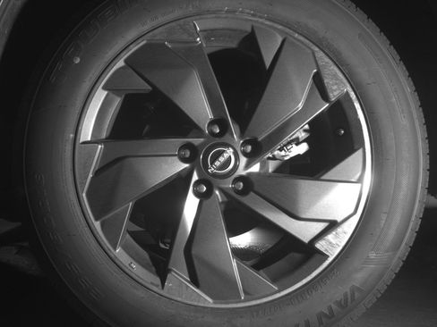 Used 2025 Nissan Rogue SV FWD image 14