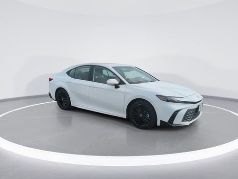 Used 2025 Toyota Camry SE FWD image 2