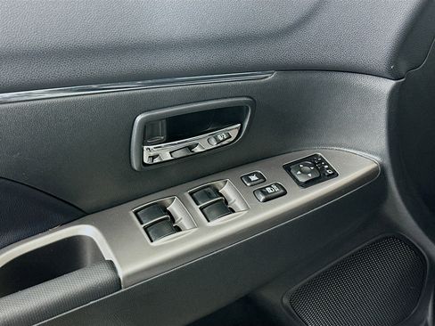 Used 2025 Mitsubishi Outlander Sport SE image 15