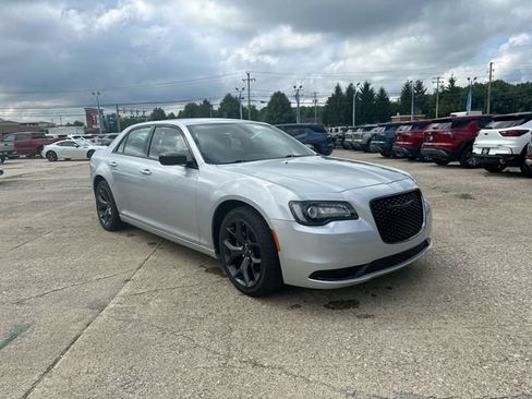 Used 2023 Chrysler 300 Touring RWD image 12