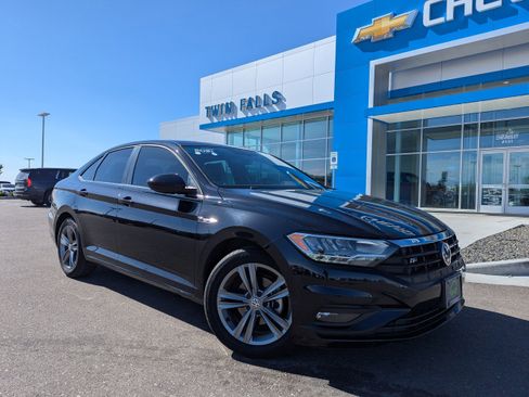 Used 2021 Volkswagen Jetta R-Line FWD image 1