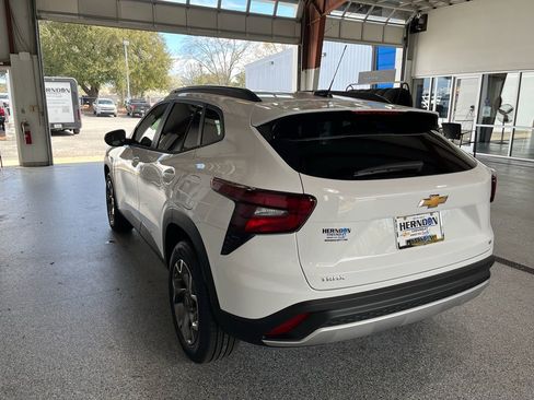 New 2026 Chevrolet Trax LT w/ Sunroof Package FWD image 6