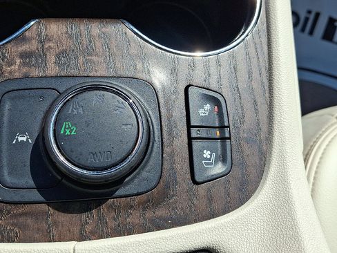 Used 2021 GMC Acadia Denali w/ Denali Ultimate Package AWD/4WD image 26