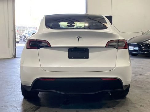 Used 2023 Tesla Model Y 2WD image 3