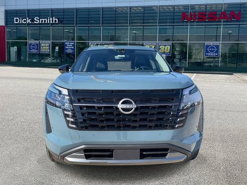 New 2026 Nissan Pathfinder SL image 2