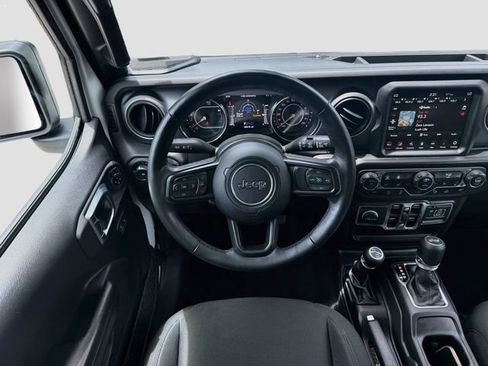 Used 2021 Jeep Wrangler Unlimited Sport AWD/4WD image 16