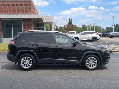 Used 2020 Jeep Cherokee Latitude FWD image 2