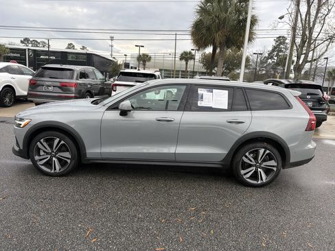 Certified 2025 Volvo V60 B5 Cross Country Plus image 7