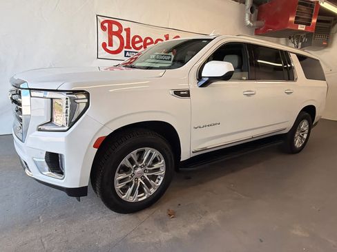 Used 2021 GMC Yukon XL SLT image 2