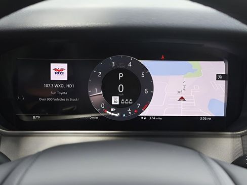 New 2026 Land Rover Range Rover Velar S AWD/4WD image 22