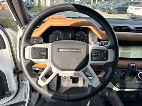 Used 2023 Land Rover Defender 110 SE image 28