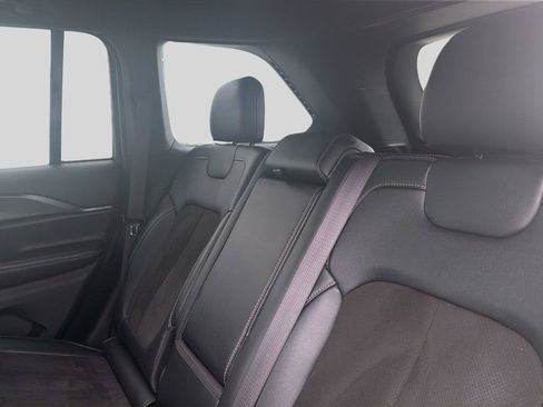 Used 2023 Jeep Grand Cherokee Altitude AWD/4WD image 18