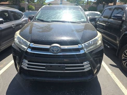 Used 2019 Toyota Highlander Limited Platinum AWD/4WD image 2